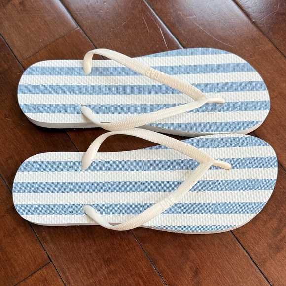 NWOT Gap Women's Blue & White Stripe Printed Flip Flop Sandals, size 9-10 - Picture 6 of 8